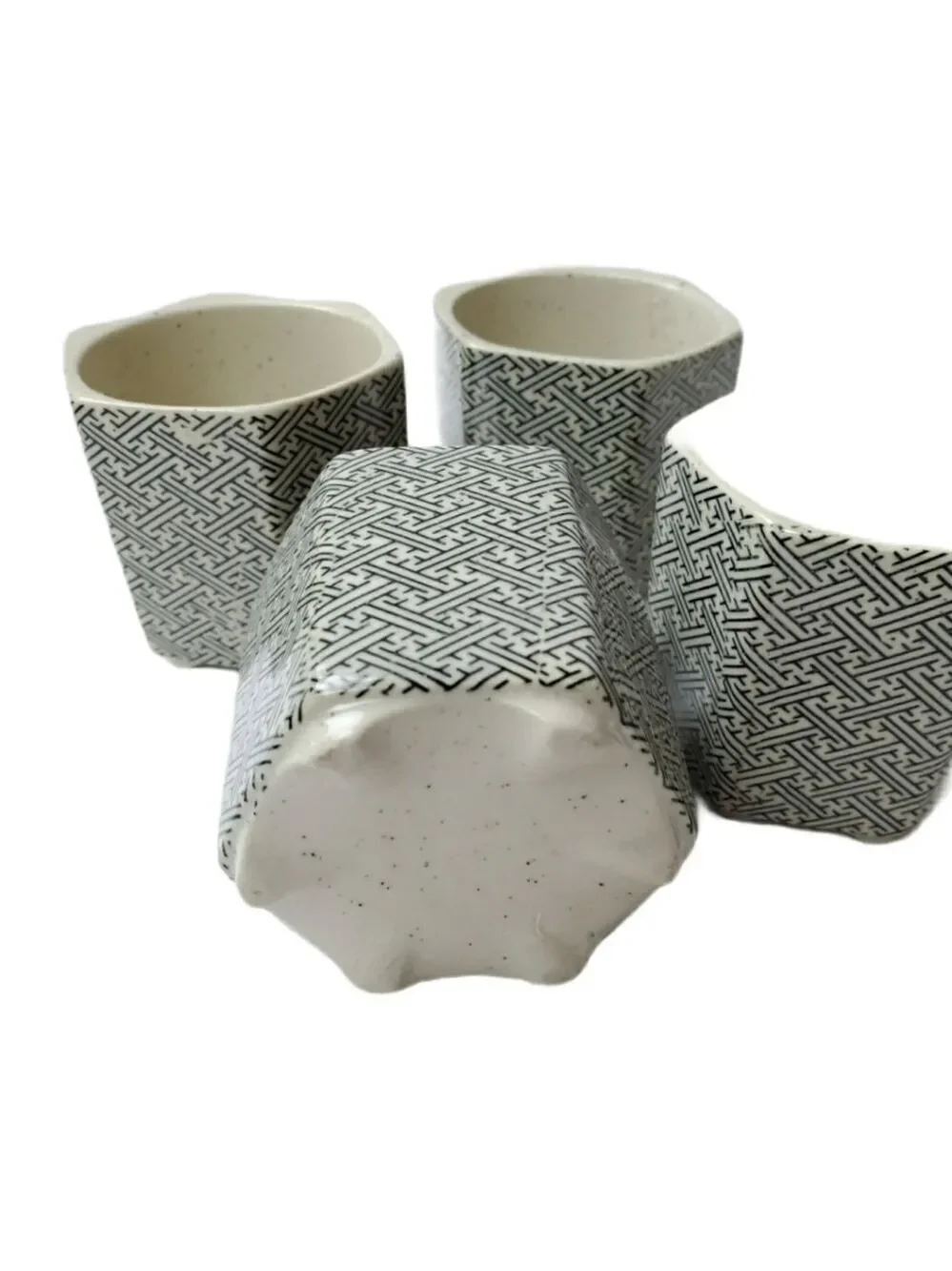 Set of 4 Asian tea cups ceramic waffle print